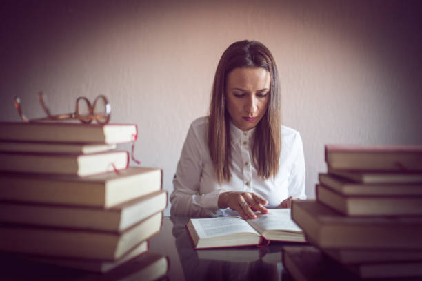 nerd chica - nerd student female exam fotografías e imágenes de stock