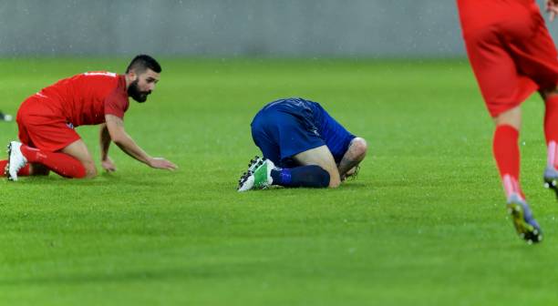 istock Football player injured 647702392