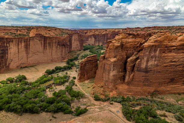 canyon de chelly - cave painting indigenous culture art arizona fotografías e imágenes de stock