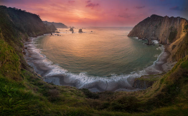 playa del silencio, asturie. - golfo di biscaglia foto e immagini stock