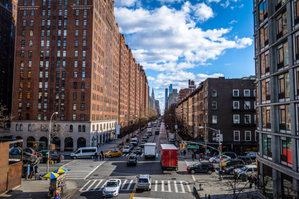 street traffic and buildings in chelsea - new york, usa - chelsea new york imagens e fotografias de stock