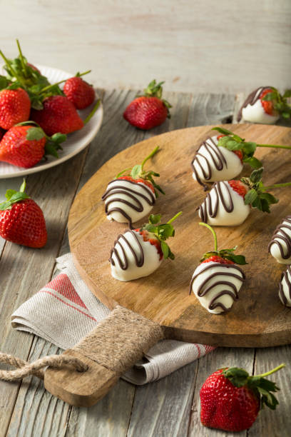 istock Homemade White Chocolate Covered Strawberries 647794320
