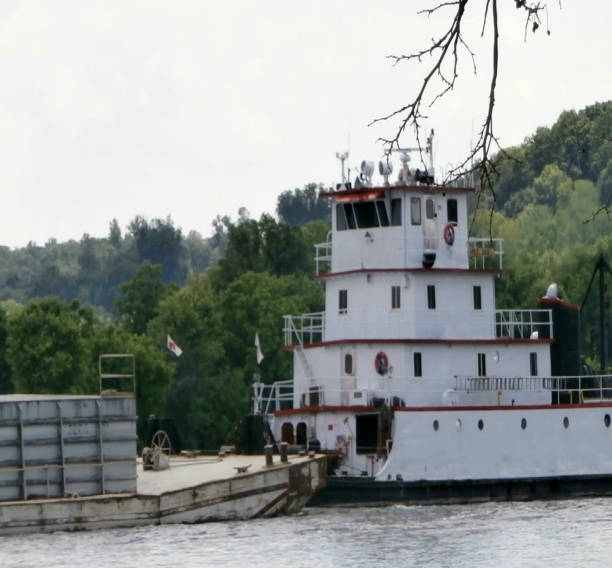 istock Ships by the water middle Tennessee 647798974