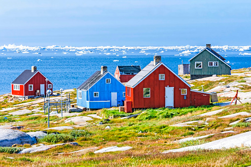 Las casas coloridas de Rodebay, Groenlandia photo