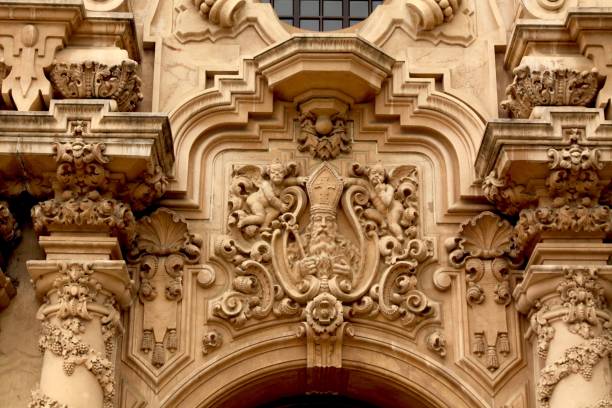 close-up of the fine architecture of the casa del prado in san diego - casa de america madrid stockfoto's en -beelden