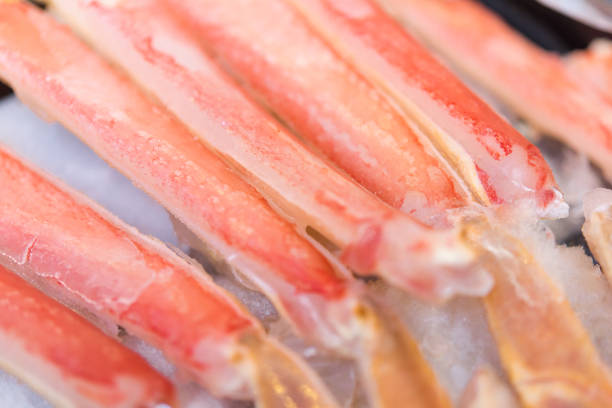 It is crab shabu-shabu. It is a frozen crab. 手 stock pictures, royalty-free photos & images