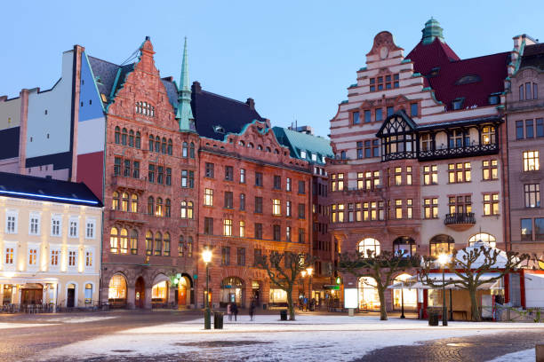 vista della bellissima scena notturna a malmo - malmo foto e immagini stock