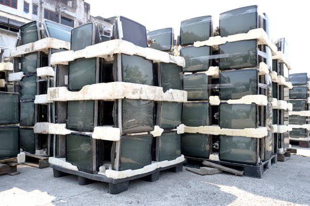 istock lot crt monitor 648095342