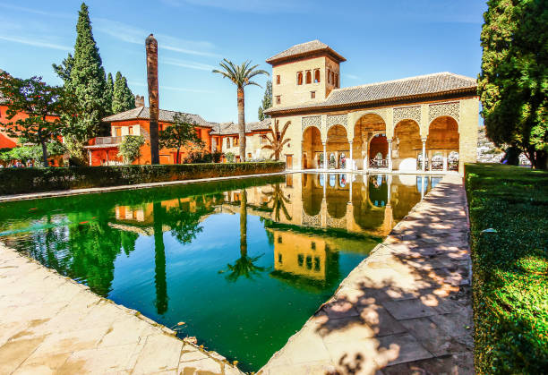 partal palace dans la alhambra, grenade (andalousie), espagne - grenade espagne photos et images de collection