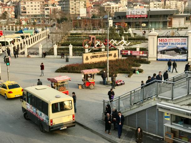 イスタンブール市 zeytinburnu 地区。 - mini van 写真 ストックフォトと画像