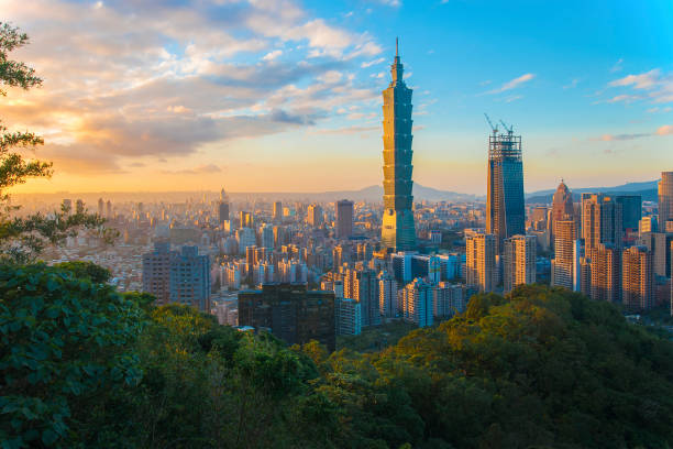 istock Taipei skyline Taiwan at Sunset 648162512