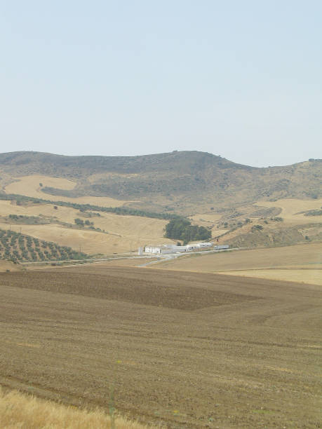 la campagne du sud de l’espagne. - house rural scene field residential structure photos et images de collection