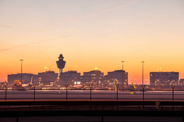 flughafen hintergrund - amsterdam airport stock-fotos und bilder