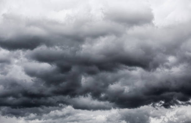 nubes de tormenta  - storm cloud dramatic sky cloud cloudscape fotografías e imágenes de stock