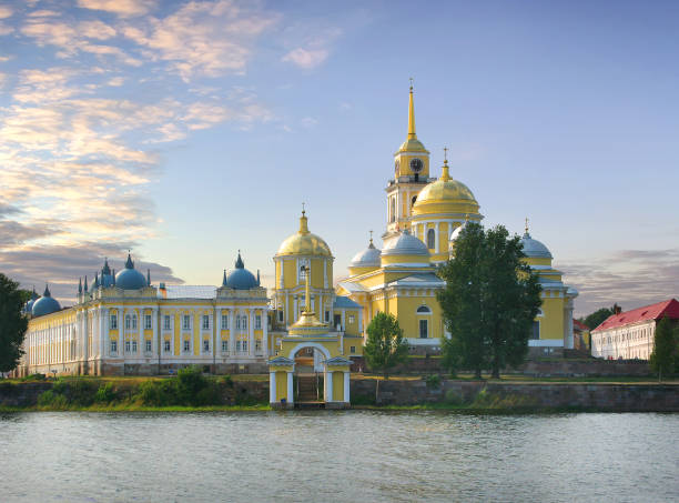 kloster stolobny insel. seliger. russland - cathedral russian orthodox clear sky tourism stock-fotos und bilder