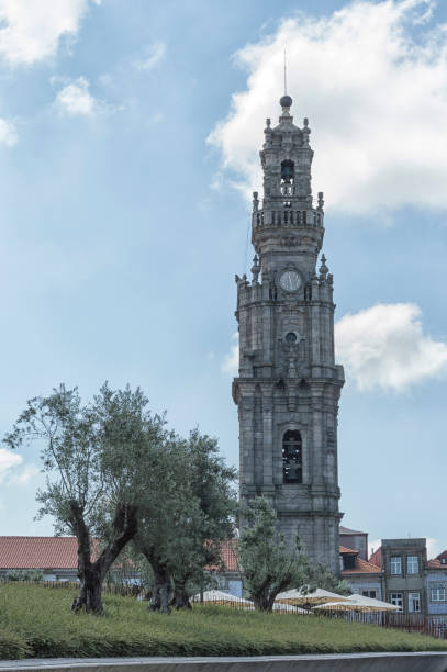 istock Clerigos Tower in Oporto 648474704
