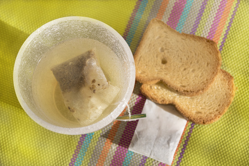 green tea filtre in infusion  and melba toast