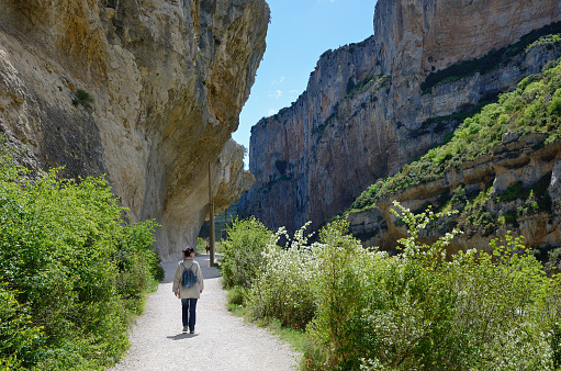 The gorge of Lumbier is a short narrow ravine with vertical walls in the foothills of the Sierra de Leire. It can easily be explored on foot along two signposted routes.