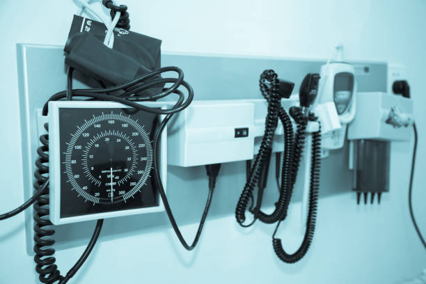 istock Standard doctor's office equipment mounted to a wall. 648596004