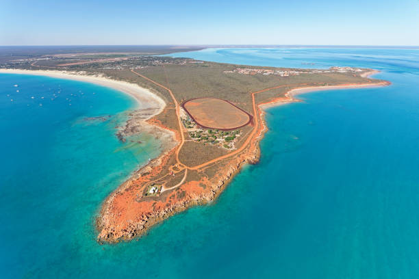 aerial view of gantheaume point, cable beach and minyirr park, broome, western australia - cable imagens e fotografias de stock