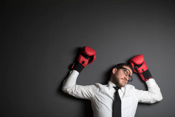 누워 구타 사업가 - boxing caucasian men business 뉴스 사진 이미지