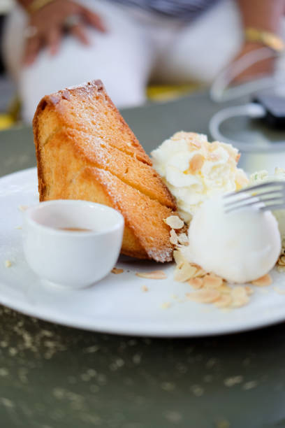 istock Ice cream and toast on white dish 648672400