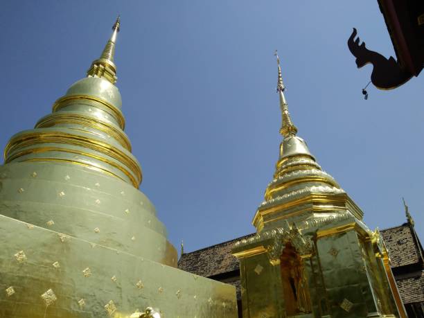 gold-pagode - wat phra sing stock-fotos und bilder