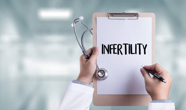 INFERTILITY couple giving a bribe for IVF treatment , Syringe and vaccine with drugs. INFERTILITY couple giving a bribe for IVF treatment , Syringe and vaccine with drugs. infertility stock pictures, royalty-free photos & images
