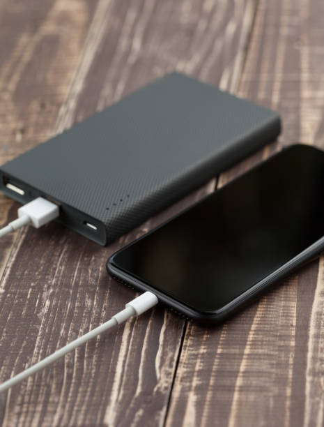 istock phone connect to power bank vertical side view 648773552