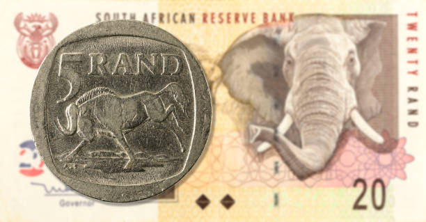 pièce 5 rand contre avers de billet de banque de 20 rands sud-africains - south african rand note photos photos et images de collection