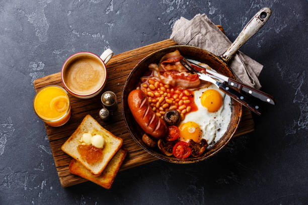 istock English Breakfast in cooking pan 648800696