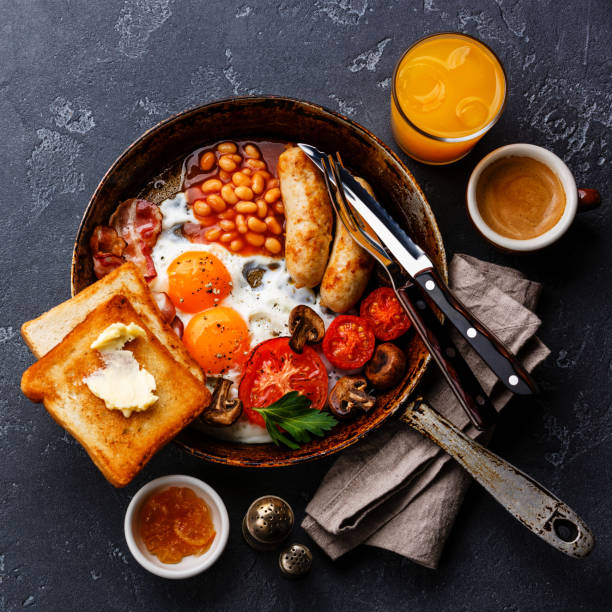 istock English Breakfast in cooking pan 648800712