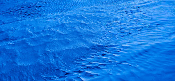istock Sea color of the desert 648804632