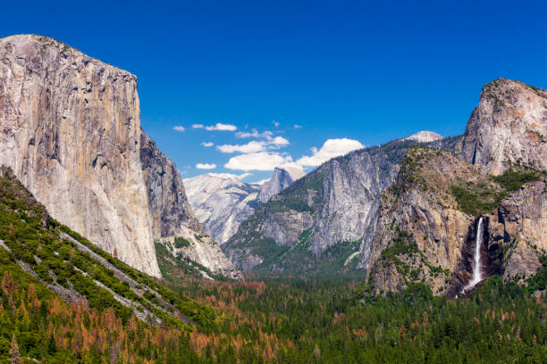 istock Yosemite Valley from Tunnel View at Sunset, Yosemite National Park, CA 648812454