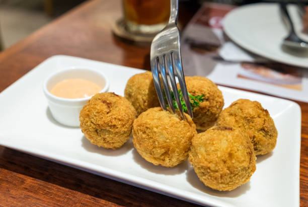 istock Eating clams cheese ball bake cooked 648901944
