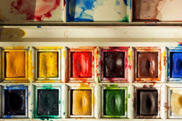 istock Well used water colour paints 648915896