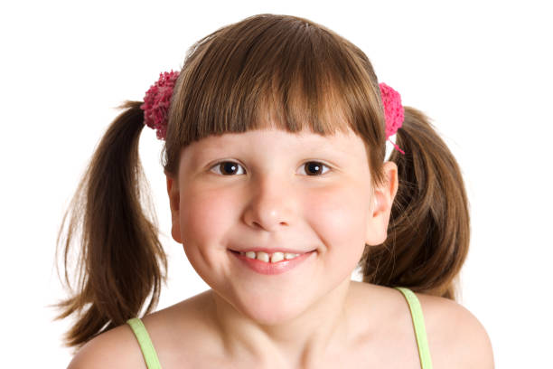 счастливый улыбающаяся девочка - child head and shoulders elementary age front view стоковые фото и изображения