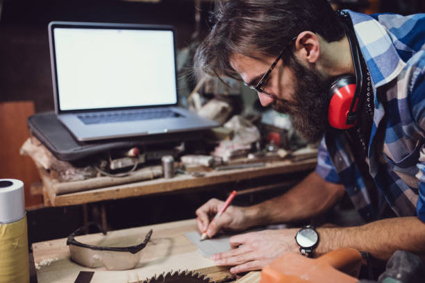 istock Caprenter reviewing the project details 648938340