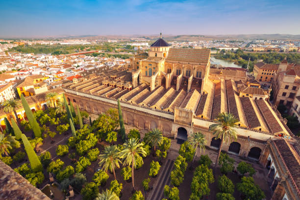 panorama de mezquita en córdoba, españa - la mezquita cathedral fotografías e imágenes de stock