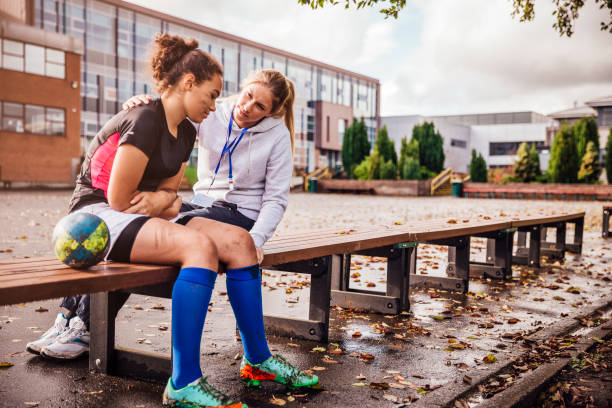 sostenere i suoi giocatori di rugby - school sports foto e immagini stock