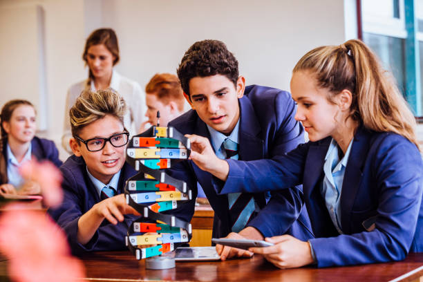 wissenschaft-unterricht für ihre schüler - science education child classroom stock-fotos und bilder