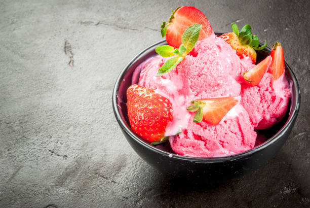 istock Pink strawberry ice cream 649003396