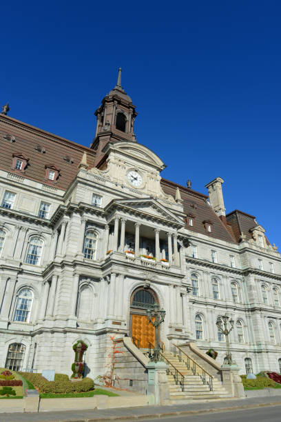 montreal city hall, kanada - rathaus von montréal stock-fotos und bilder
