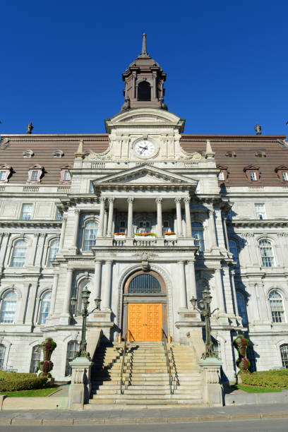 montreal city hall, kanada - rathaus von montréal stock-fotos und bilder