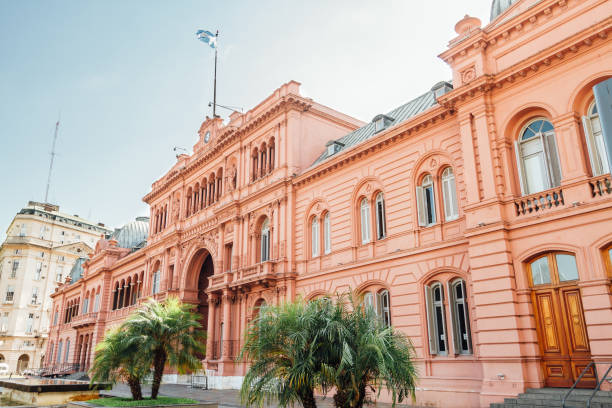Casa Rosada (Pink House), presidential  Palace in Buenos Aires, Argentina Casa Rosada (Pink House), presidential  Palace in Buenos Aires, Argentina, view from the front entrance casa stock pictures, royalty-free photos & images