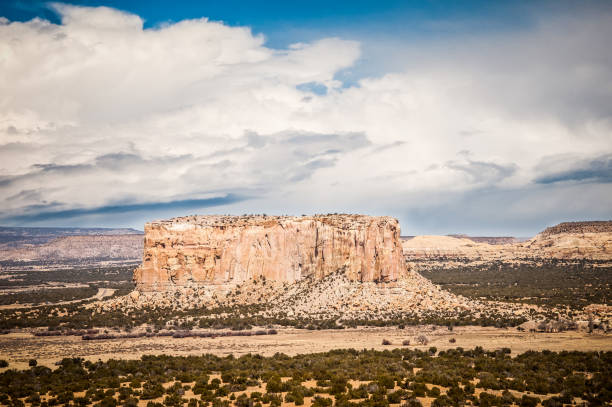 enchanted mesa, nuevo méxico, ee.uu. - sky city fotografías e imágenes de stock