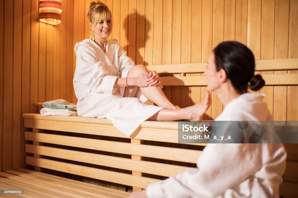 Geaccepteerd Meting Moeras Enjoying Wellness Weekend Stock Photo - Download Image Now - Sauna, Mature  Adult, 40-49 Years - iStock