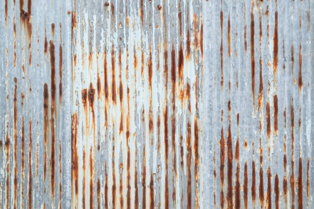 старая металлическая текстура крыши листа. узор из старого металлического листа. - corrugated iron tin rusty metallic стоковые фото и изображения
