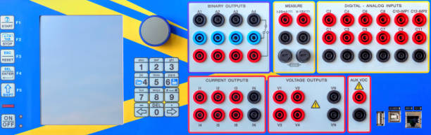 moderne elektronische gerät für relais schutzprüfung - control instrument of measurement automatic electronics industry stock-fotos und bilder