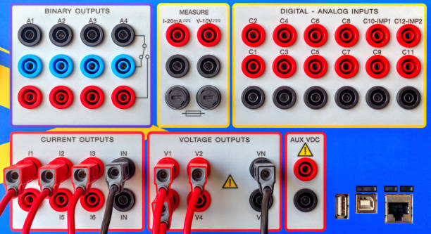 moderne elektronische gerät für relais schutzprüfung - control instrument of measurement automatic electronics industry stock-fotos und bilder